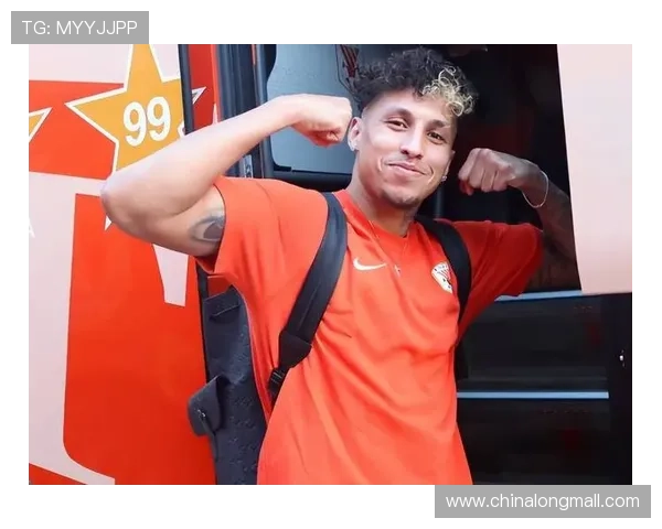 巴西足球明星加盟中国联赛引发热议助力中超发展